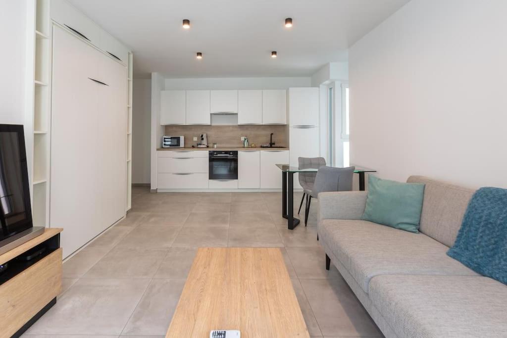 Superbe Appartement Avec Parking Malmedy Exterior foto